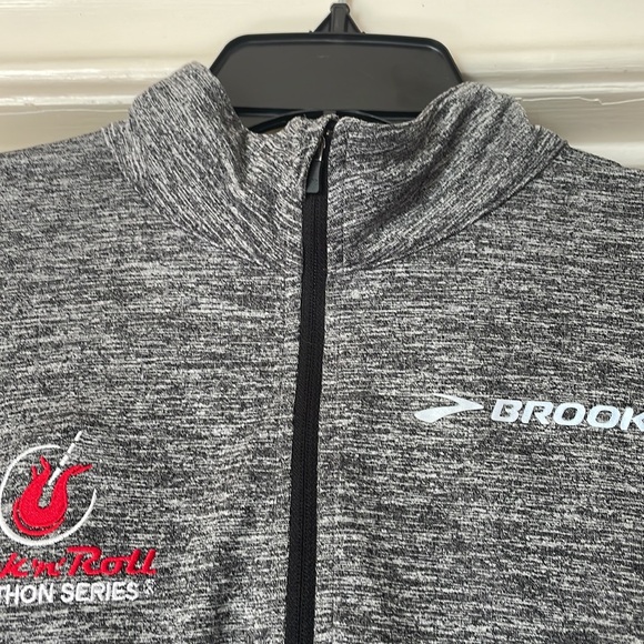 Brooks - Picture 5 of 5